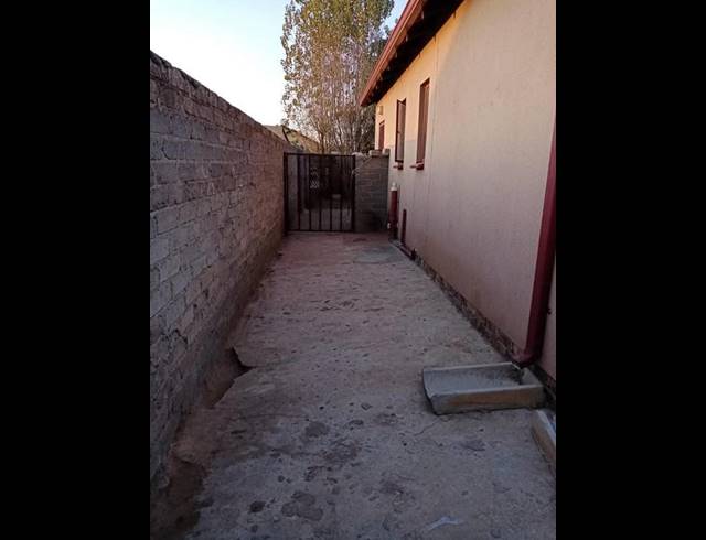 3 BEDROOM HOUSE FOR SALE IN SOSHANGUVE VV